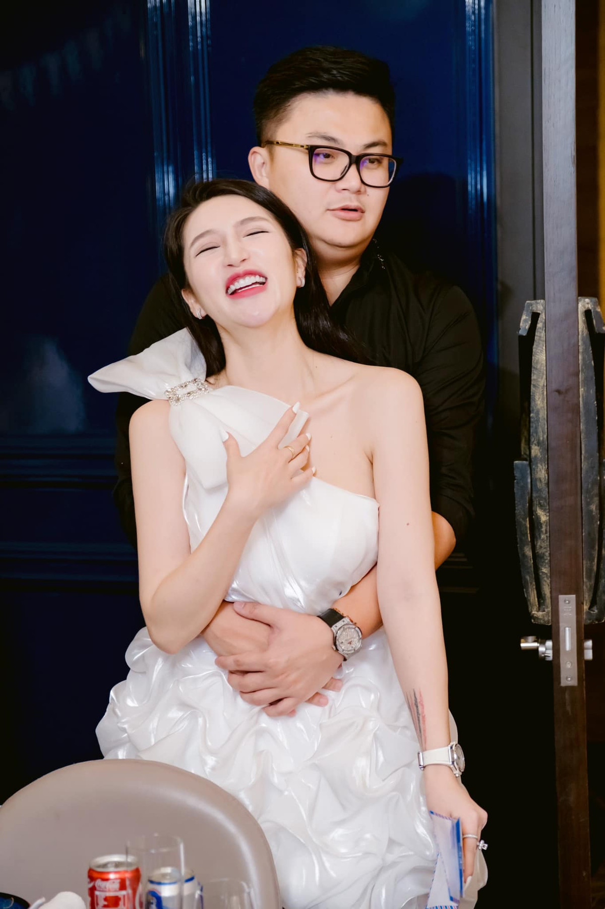 Tuy nhiên khi ở đỉnh cao sự nghiệp, cựu hot girl này quyết định tạm dừng vai trò diễn viên, Nam tiến để kinh doanh, lập gia đình và sinh con. Hiện tại Vân Navy có cuộc sống hạnh phúc, giàu sang khiến nhiều người ghen tỵ.