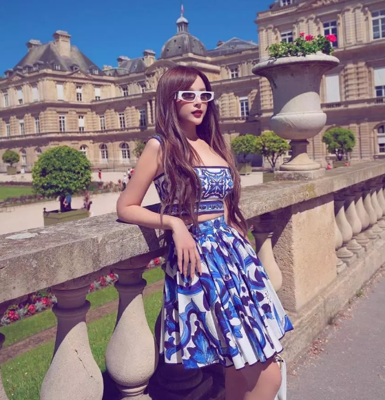 Mỗi bức ảnh của Huyền Baby đều cho thấy trình mix đồ cao tay, xịn sò của người đẹp, không bộ nào trùng bộ nào.