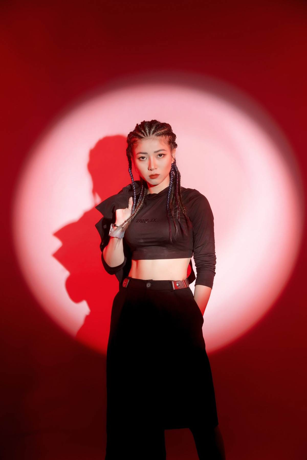 Đoan Trang là hot girl xinh đẹp trong làng võ với khả năng múa côn điêu luyện như Lý Tiểu Long.