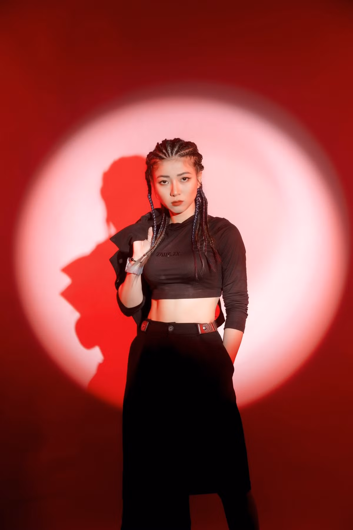 Đoan Trang là hot girl xinh đẹp trong làng võ với khả năng múa côn điêu luyện như Lý Tiểu Long.