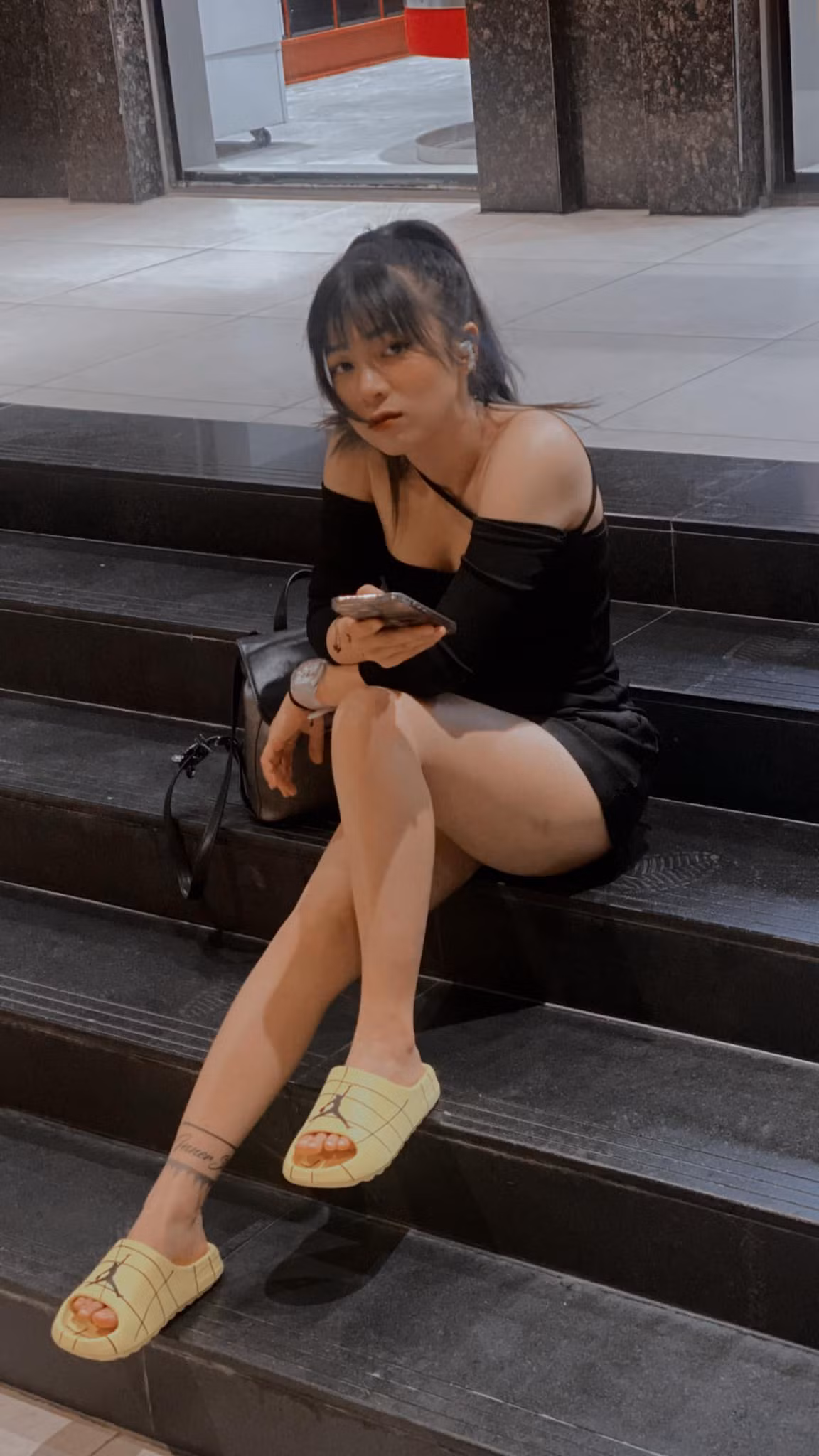 Nữ côn thủ từng gây sốt trên mạng xã hội với clip múa côn nhị khúc điêu luyện năm 2018. Cô nhanh chóng nổi tiếng và được nhiều người biết đến.