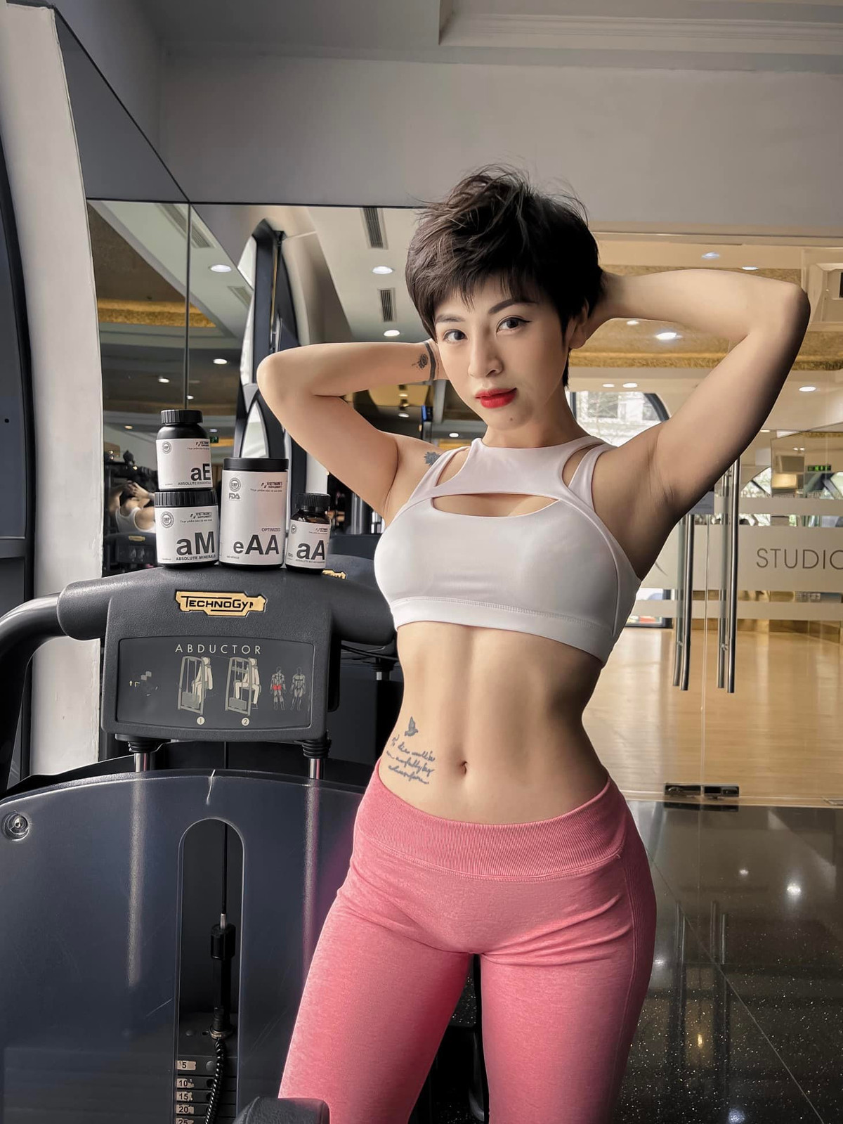 Ngoài múa côn, Trần Thị Hậu còn đam mê tập gym. Mỗi ngày, cô nàng sẽ bỏ ra 1 đến 2 giờ đồng hồ để tập luyện giúp dáng người thon thả.