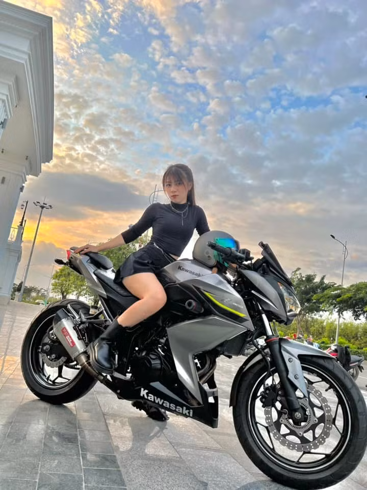 Đoan Trang còn sở hữu nhan sắc xinh đẹp cùng thân hình nóng bỏng khiến nhiều người mê mẩn.