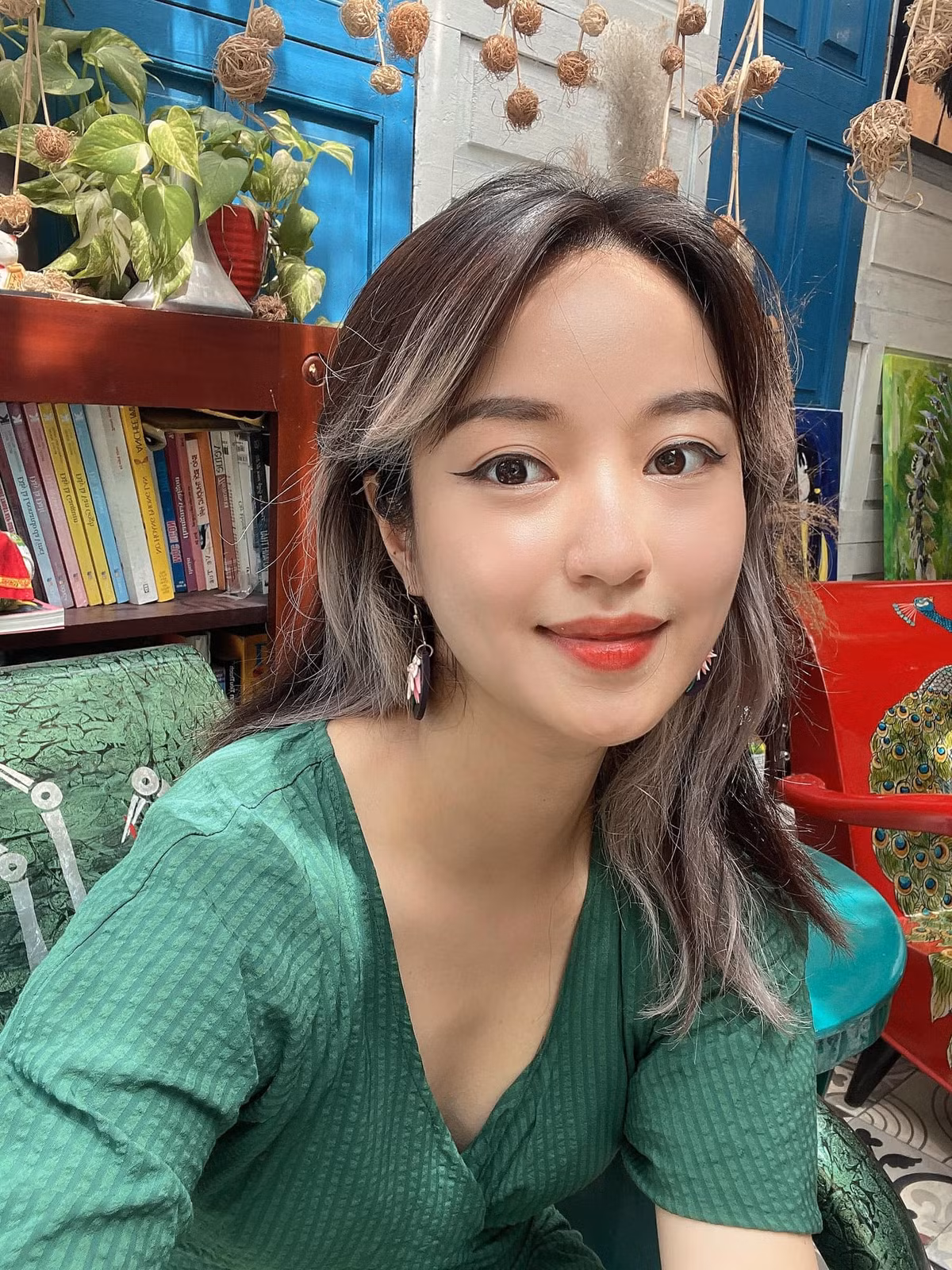 Trên trang cá nhân, 8X thường xuyên cập nhật hình ảnh khoe trọn body săn chắc, gọn gàng cùng đường cong quyến rũ của mình.