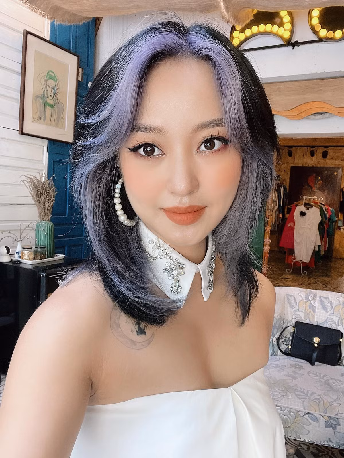 Sau khi làm mẹ của hai nhóc tì, nét đẹp của Mi Vân ngày càng trở nên mặn mà, thân hình cũng không vì hai lần mang bầu mà bị ảnh hưởng nhiều.