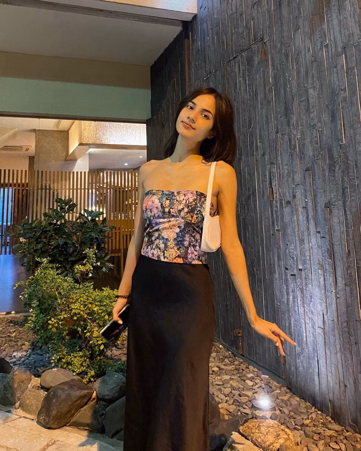 Vẻ ngoài cuốn hút của mỹ nhân sinh năm 2000 dù không cần trang điểm cầu kỳ. Ảnh: FBNV