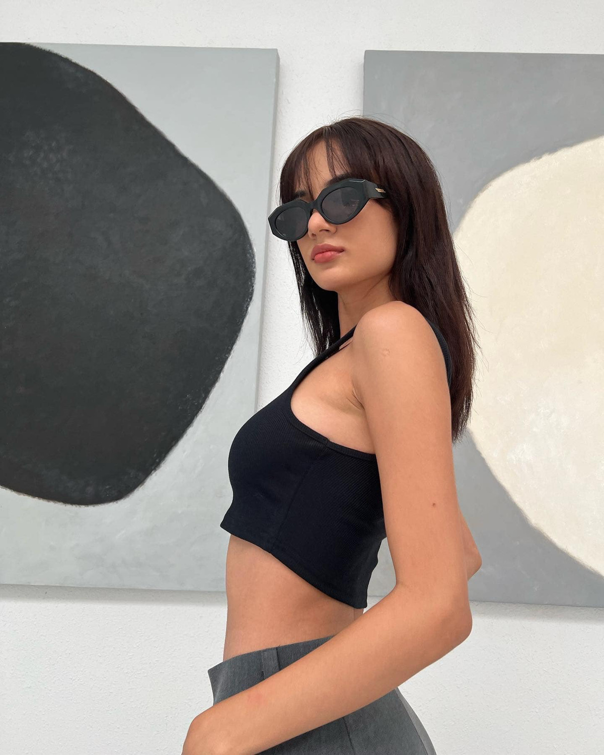 Trước khi được biết đến với vai trò diễn viên, Emma Lê là người mẫu, tham gia diễn xuất trong nhiều MV của các ca sỹ như: Sơn Tùng M-TP, Soobin Hoàng Sơn...