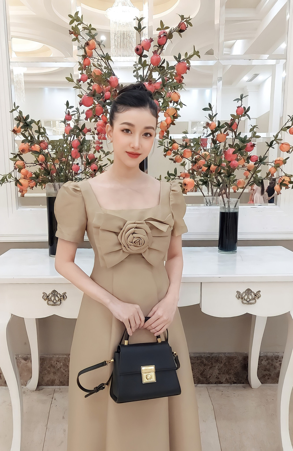 Sau khi nổi tiếng, hiện tại Triệu Vân vẫn theo đuổi những thiết kế phá cách, khai thác vẻ đẹp hình thể tối đa.