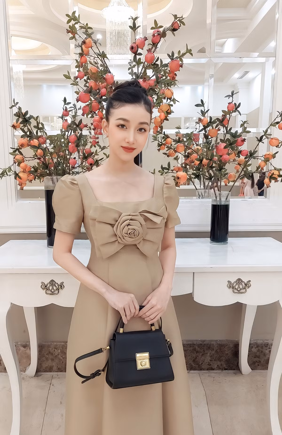 Sau khi nổi tiếng, hiện tại Triệu Vân vẫn theo đuổi những thiết kế phá cách, khai thác vẻ đẹp hình thể tối đa.