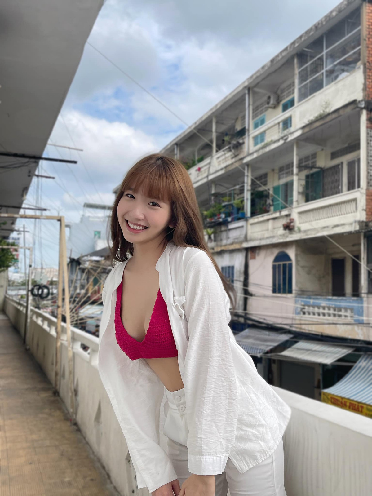 Thời gian qua nữ TikToker này vướng tin đồn hẹn hò với người yêu cũ nữ streamer Linh Ngọc Đàm, thế nhưng cả hai vẫn chưa lên tiếng công khai cho đến thời điểm hiện tại.