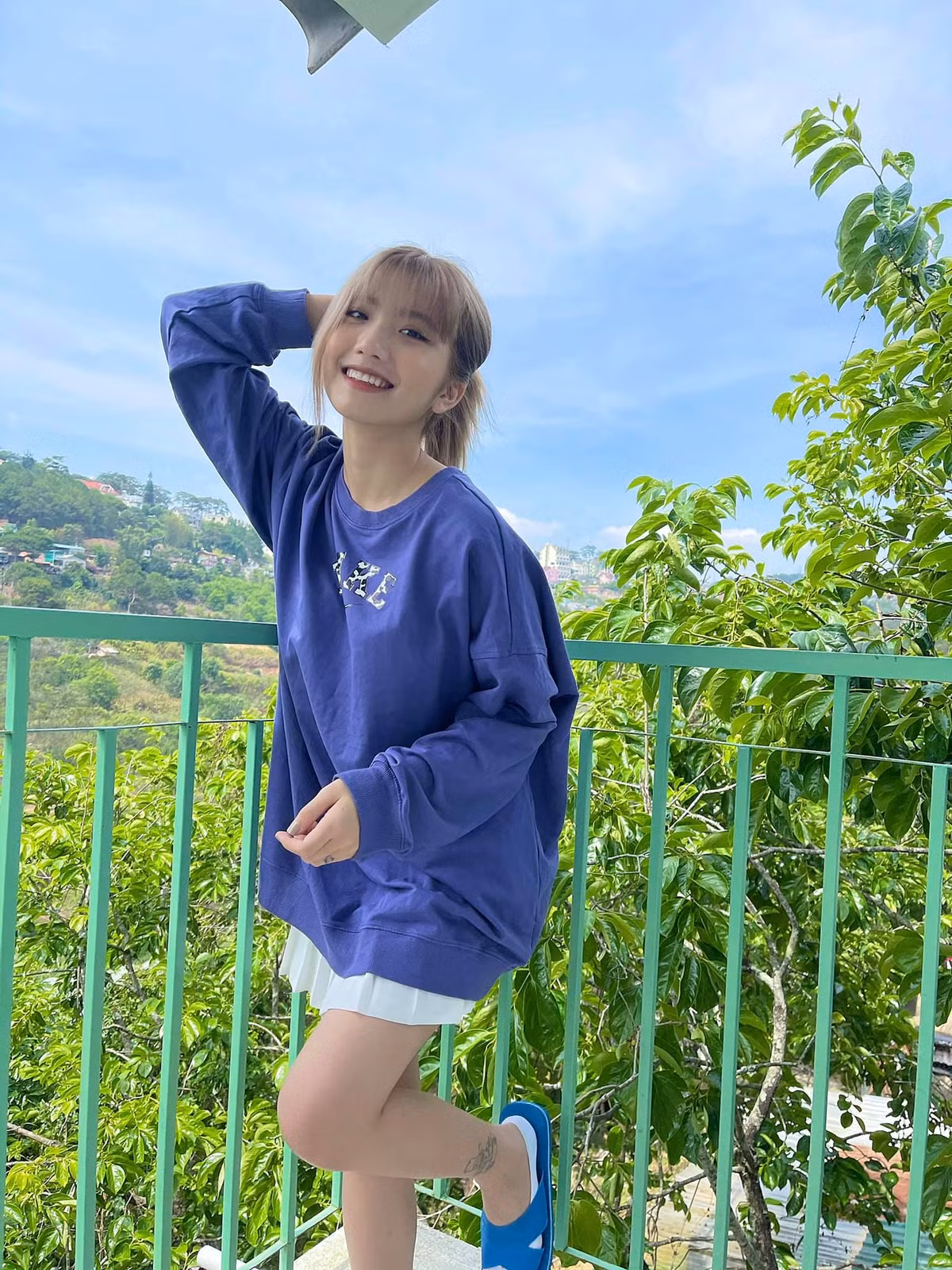 Đặc biệt, Khánh Huyền từng PR các sản phẩm như thuốc giảm cân, tăng vòng 1 không có tâm và chưa qua kiểm chứng...