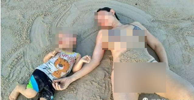 Chiếc quần quá nhỏ không thể che chắn hết bộ phận nhạy cảm. Bức xúc hơn, đứa bé đều đứng bên cạnh hoặc trước mặt khi người phụ nữ thực hiện những động tác này.