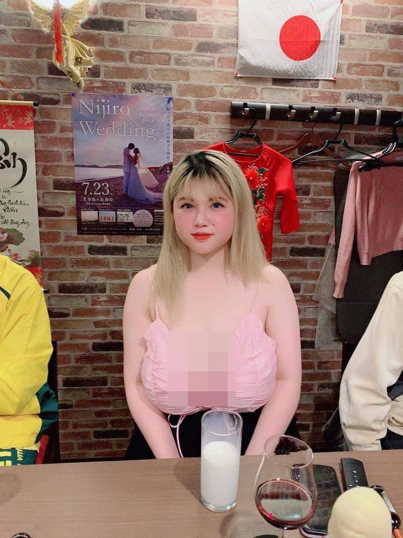 Dù không hoạt động nghệ thuật và đã lên đường sang Nhật Bản du học nhưng Võ Thị Thu Trang vẫn nhận về nhiều quan tâm nhờ ngoại hình đặc biệt.