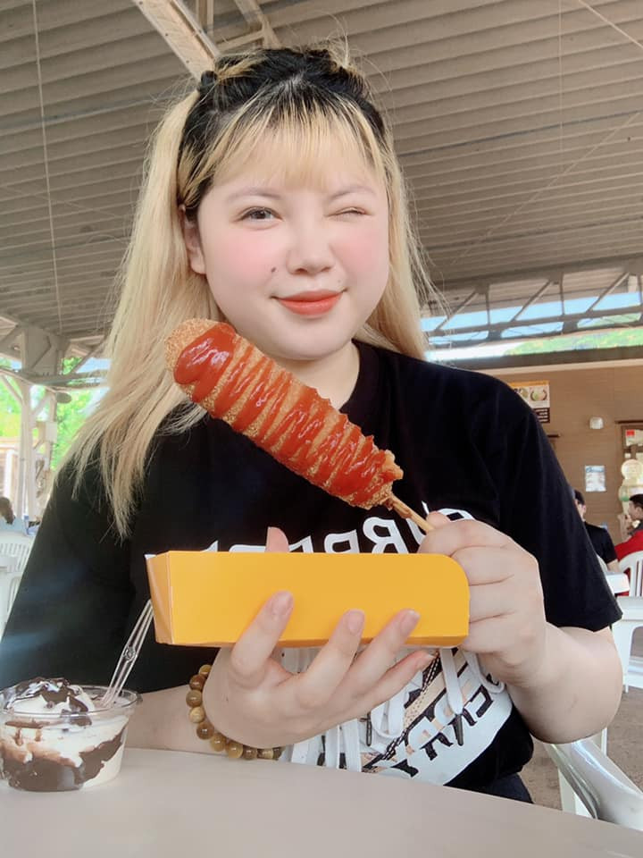 Tuy nhiên "hot girl ngực khủng" Hải Dương lại nhận về nhiều chỉ trích hơn là lời khen tích cực, bởi lẽ việc show vòng 1 ngồn ngộn của cô nàng quá phản cảm.