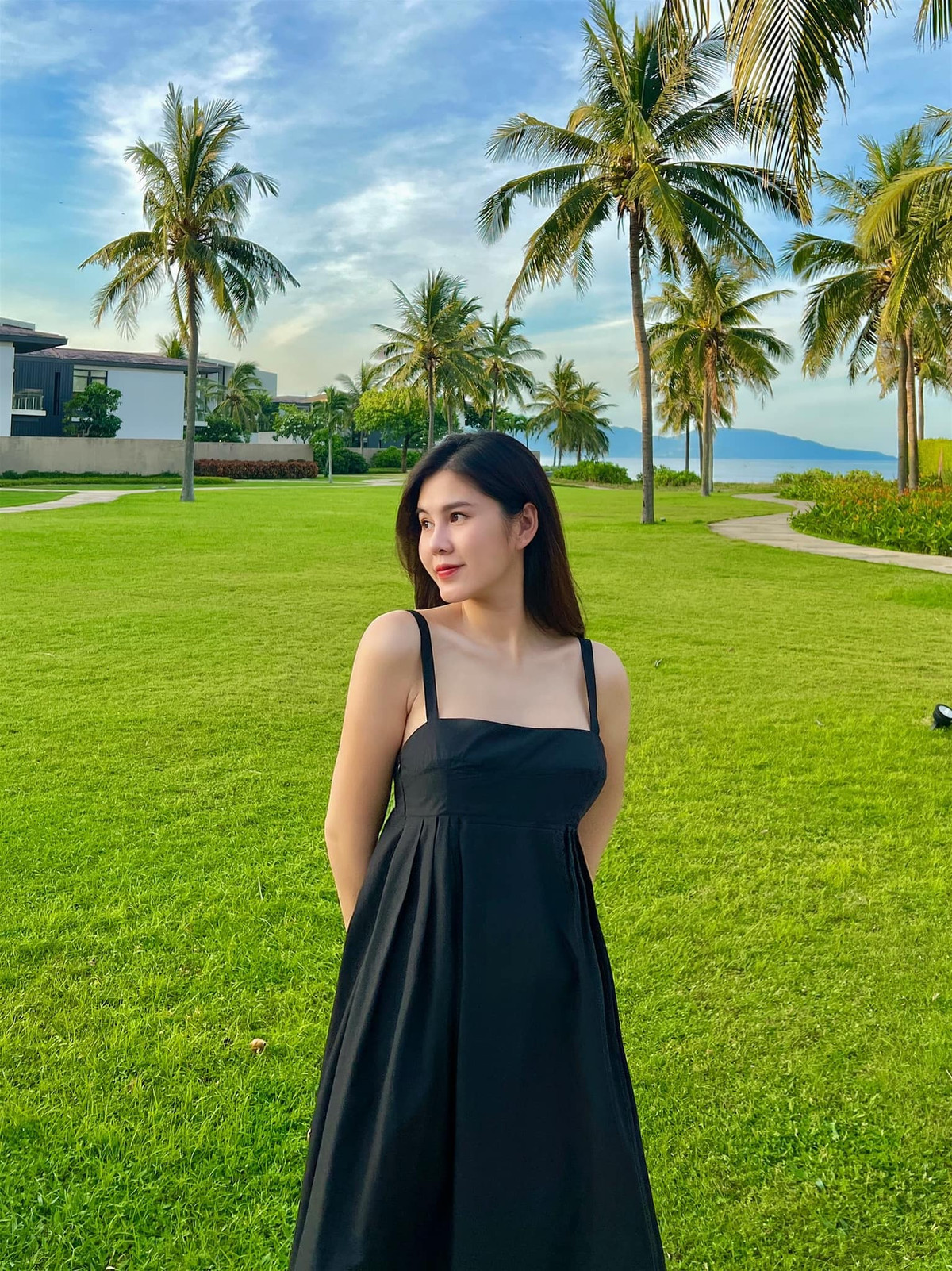 Trước những hỏi thăm của mọi người, Vũ Thu Hoài đều có cách trả lời rất khéo léo, "đánh lạc hướng" mọi thắc mắc.