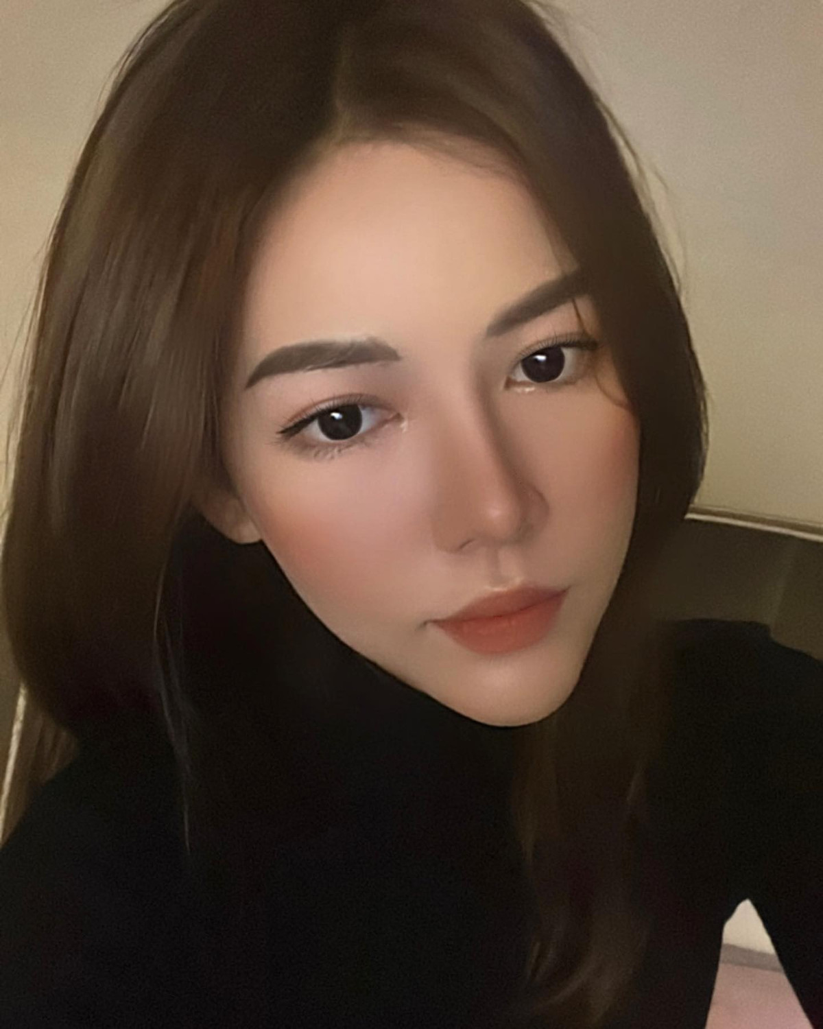 Được biết, Kiều Yến sở hữu chiều cao 1m68 cùng số đo 3 vòng 82-60-90. Nữ rich kid 10x từng ấp ủ dự định tham gia các cuộc thi về nhan sắc tại Việt Nam. Không chỉ vậy, cô nàng còn muốn dấn thân vào lĩnh vực nghệ thuật như: hát, múa, người mẫu,...Ảnh: FBNV