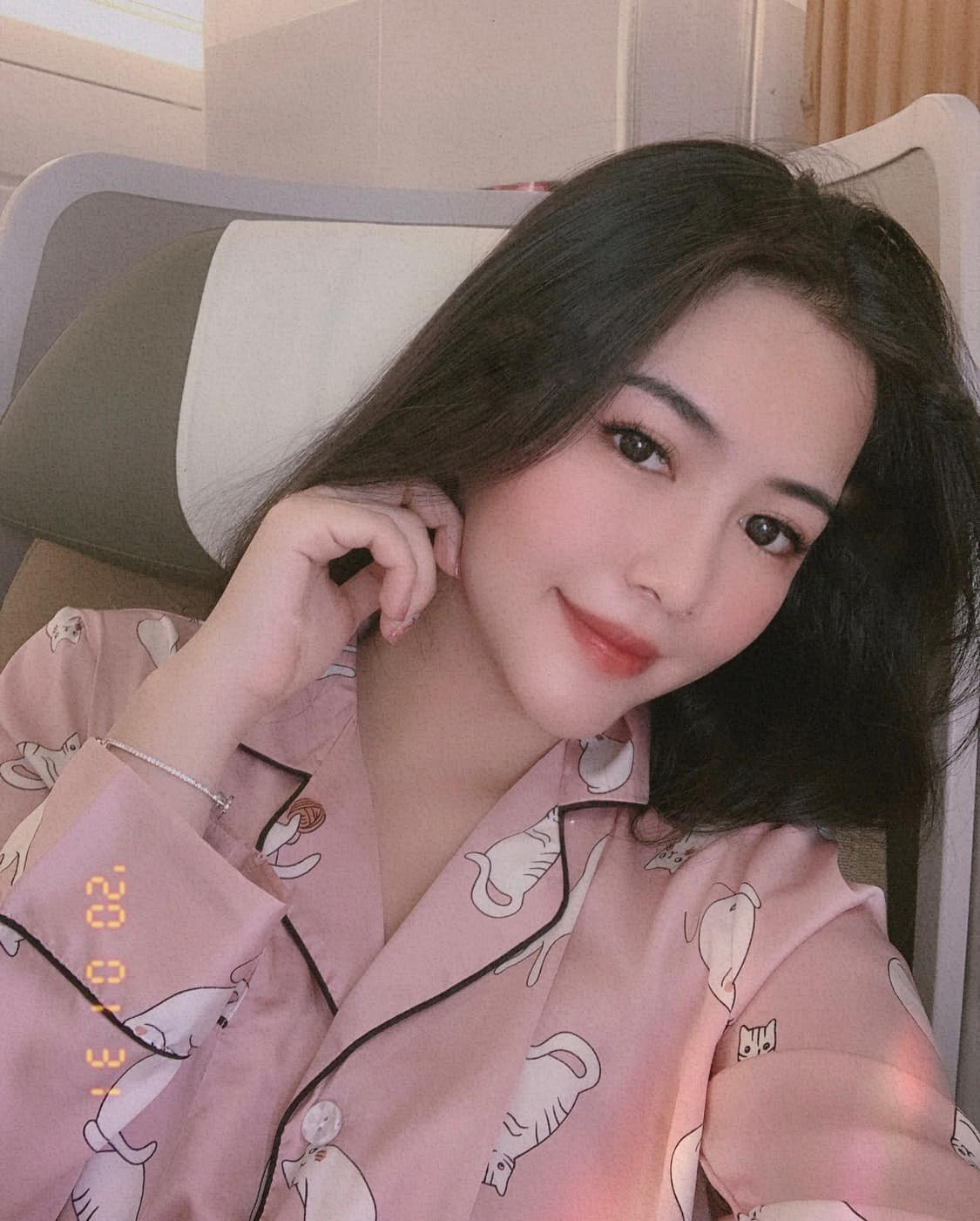 "Ái nữ" của gia đình giàu có không ngần ngại chia sẻ những món đồ hiệu mình sở hữu từ Gucci, Hermes, Chanel đến Louis Vuitton trên mạng xã hội.