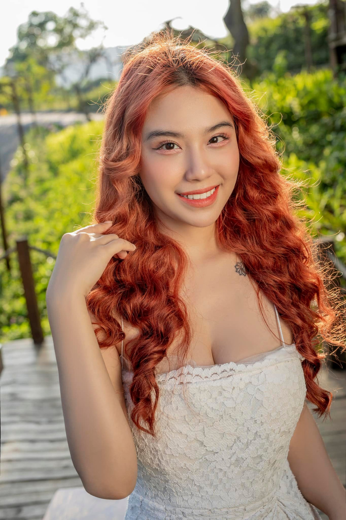 Chính vì thường xuyên ăn mặc gợi cảm nên hot girl Linh Miu càng dễ khiến người hâm mộ chú ý đến hình xăm.