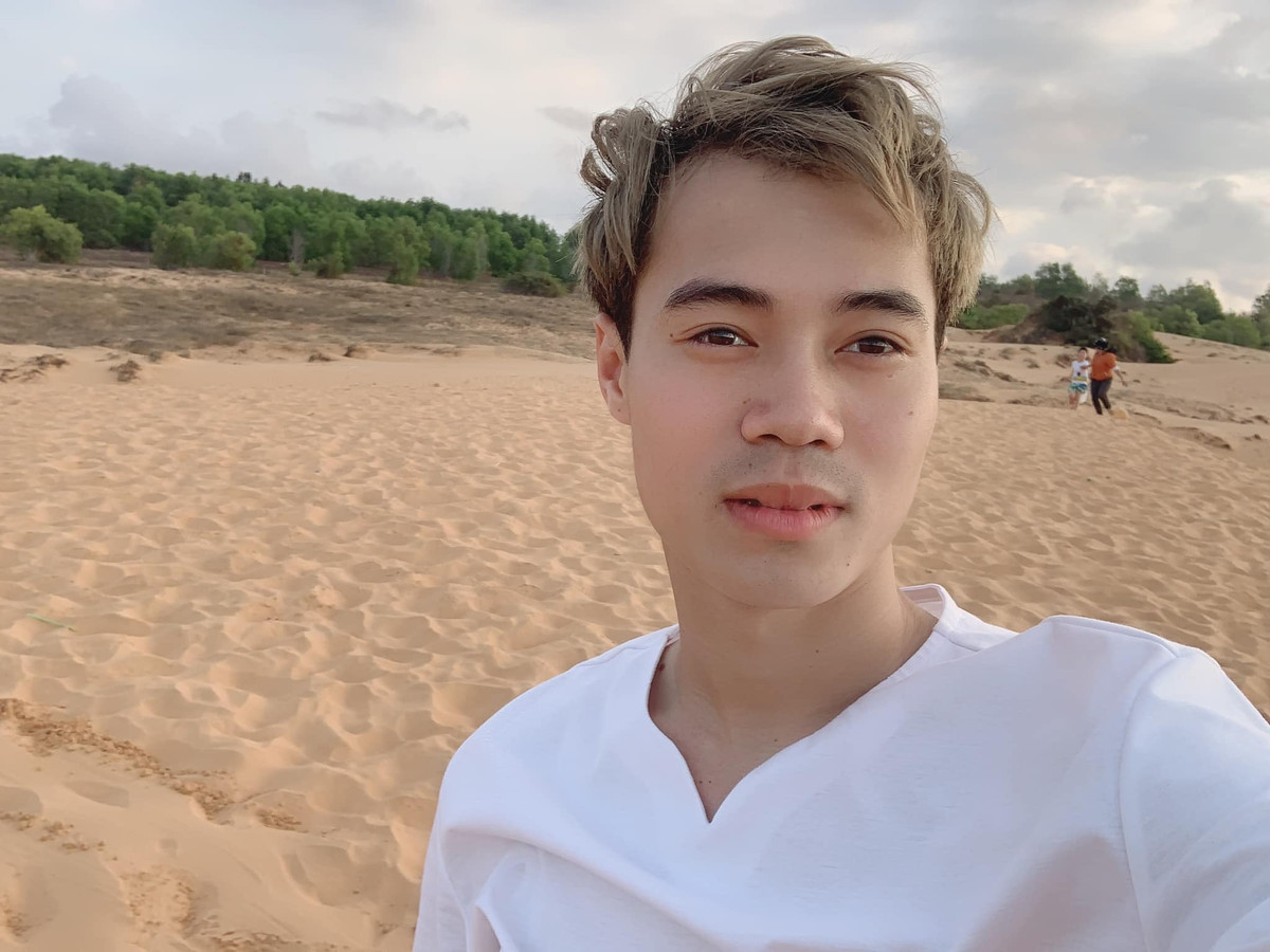 Một trong những cái tên đáng chú ý gần đây phải kể đến Văn Toàn, khi anh lấn sân từ bóng đá sang lĩnh vực thời trang và cả đồ uống.