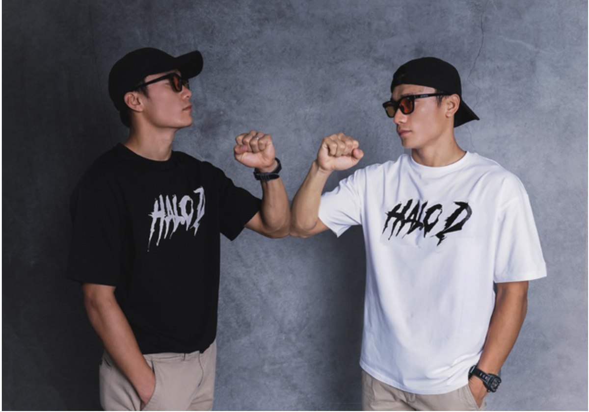 Thủ môn Bùi Tiến Dũng từ lâu đã lấn sân làm kinh doanh kể từ sau vòng chung kết U23 châu Á đầu năm 2018. Được biết anh là chủ 1 brand thời trang nam ở TP HCM.