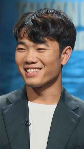 IRC là trung tâm phục hồi chấn thương thể thao quốc tế do tiền vệ mắt híp cùng sáng lập với Nguyễn Việt Hùng, với khẩu hiệu "phụng sự thể thao Việt Nam".