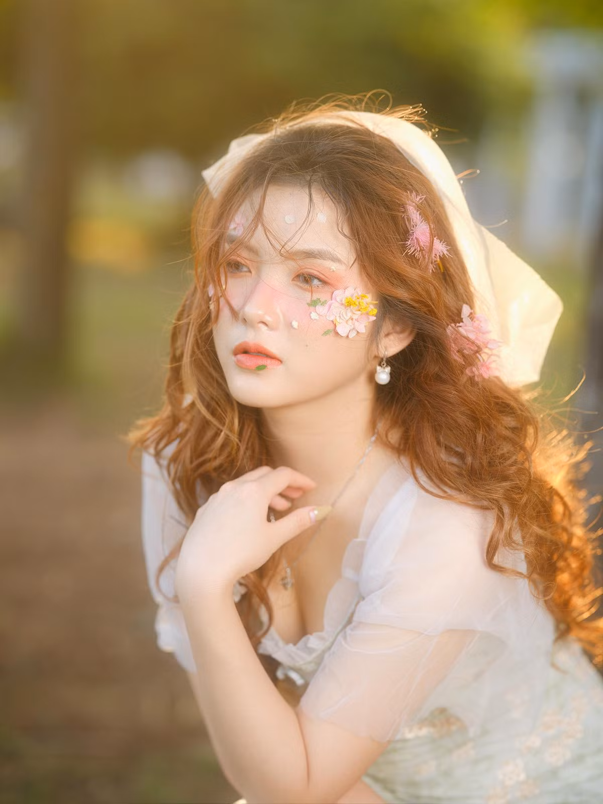 Cô gái sinh năm 2002 được biết đến rộng rãi với tư cách người mẫu ảnh.