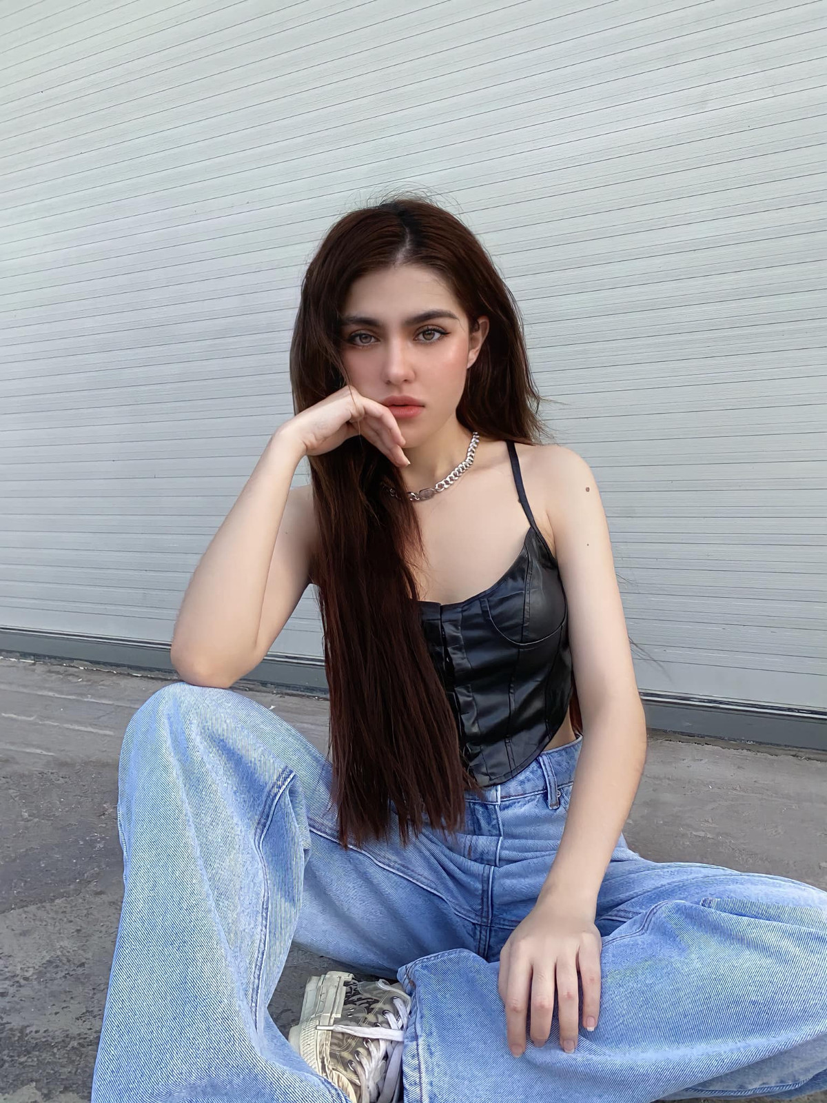 Gần 42.000 người cũng dành sự quan tâm cho nữ sinh lai Tây trên Facebook. Ảnh: FBNV