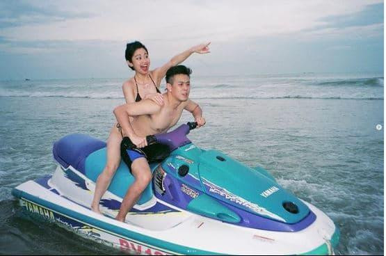 Trong ảnh, cô diện bikini nhỏ xíu khoe vòng 1 nảy nở. Gương mặt và body của gái đẹp gốc Thanh Hóa khiến ai nhìn cũng mê mẩn.