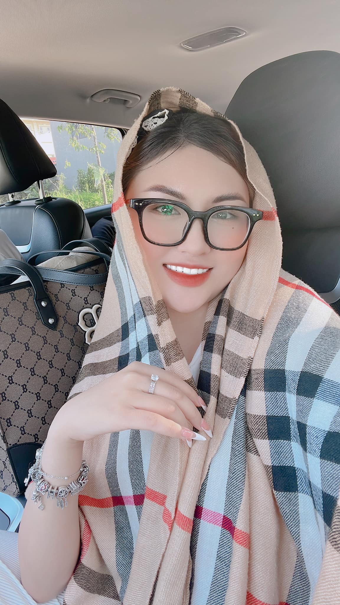 Trước khi đến với bạn gái hiện tại là Lê Thu Uyên, Văn Toản và Nguyệt Hà đã từng bên nhau 1 thời gian nhưng không công khai mối quan hệ.