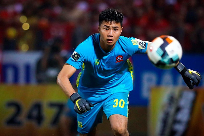 Mới đây Văn Toản bất ngờ vướng vào tin đồn về một nam cầu thủ bóng đá làm bạn gái có thai, đã sinh con nhưng hiện tại lại chối bỏ trách nhiệm và đang hẹn hò với một cô gái khác.