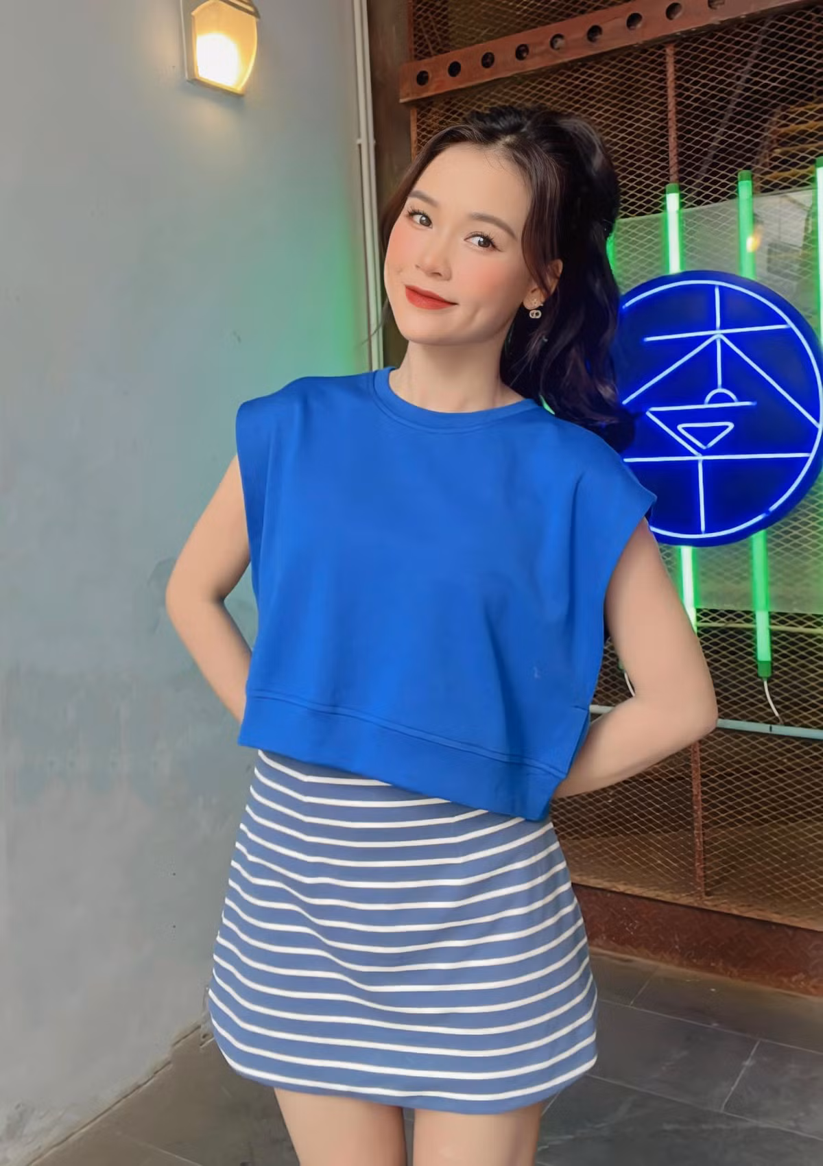 Cô từng đảm nhiệm một số vai diễn trong các bộ phim truyền hình, phim dài tập, phim hài và công việc của một người dẫn chương trình.