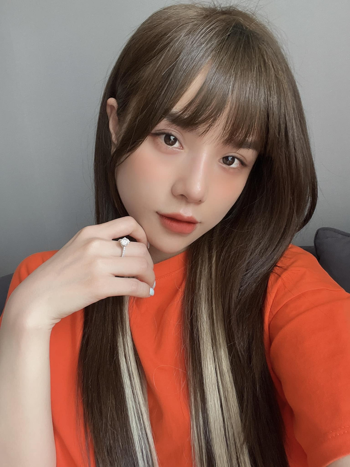 Đường ai nấy đi, trong khi Đặng Văn Lâm tập trung cho việc phát triển sự nghiệp và tình yêu đẹp cùng Yến Xuân thì Thương Võ cũng dành thời gian theo đuổi niềm đam mê ca hát.