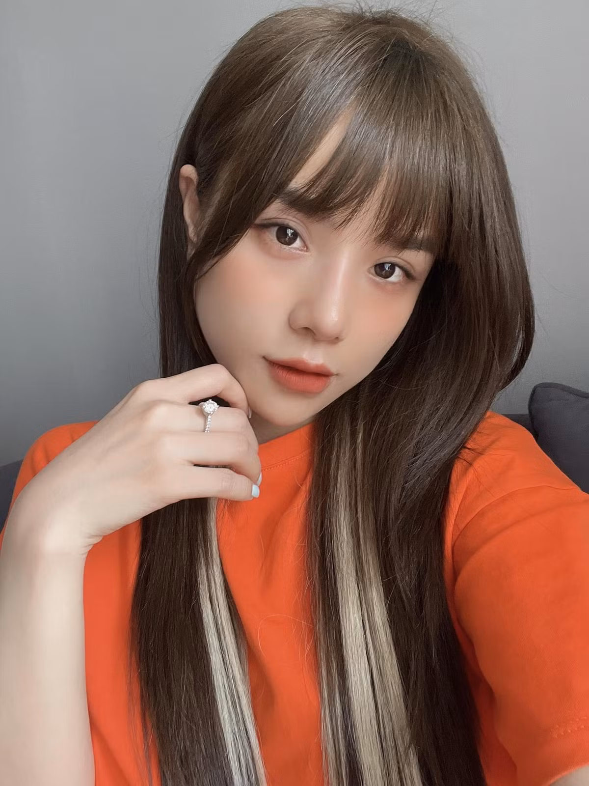 Đường ai nấy đi, trong khi Đặng Văn Lâm tập trung cho việc phát triển sự nghiệp và tình yêu đẹp cùng Yến Xuân thì Thương Võ cũng dành thời gian theo đuổi niềm đam mê ca hát.