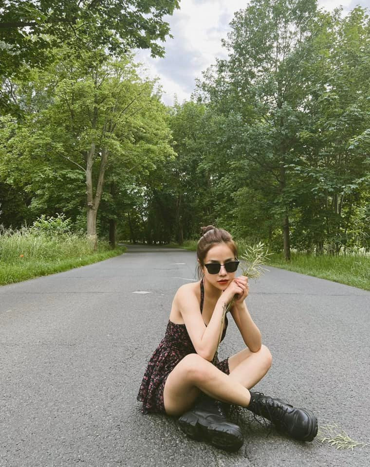 Ở phần bình luận bài đăng, rất nhiều người yêu mến vào gửi lời chúc cho nữ ca sĩ.