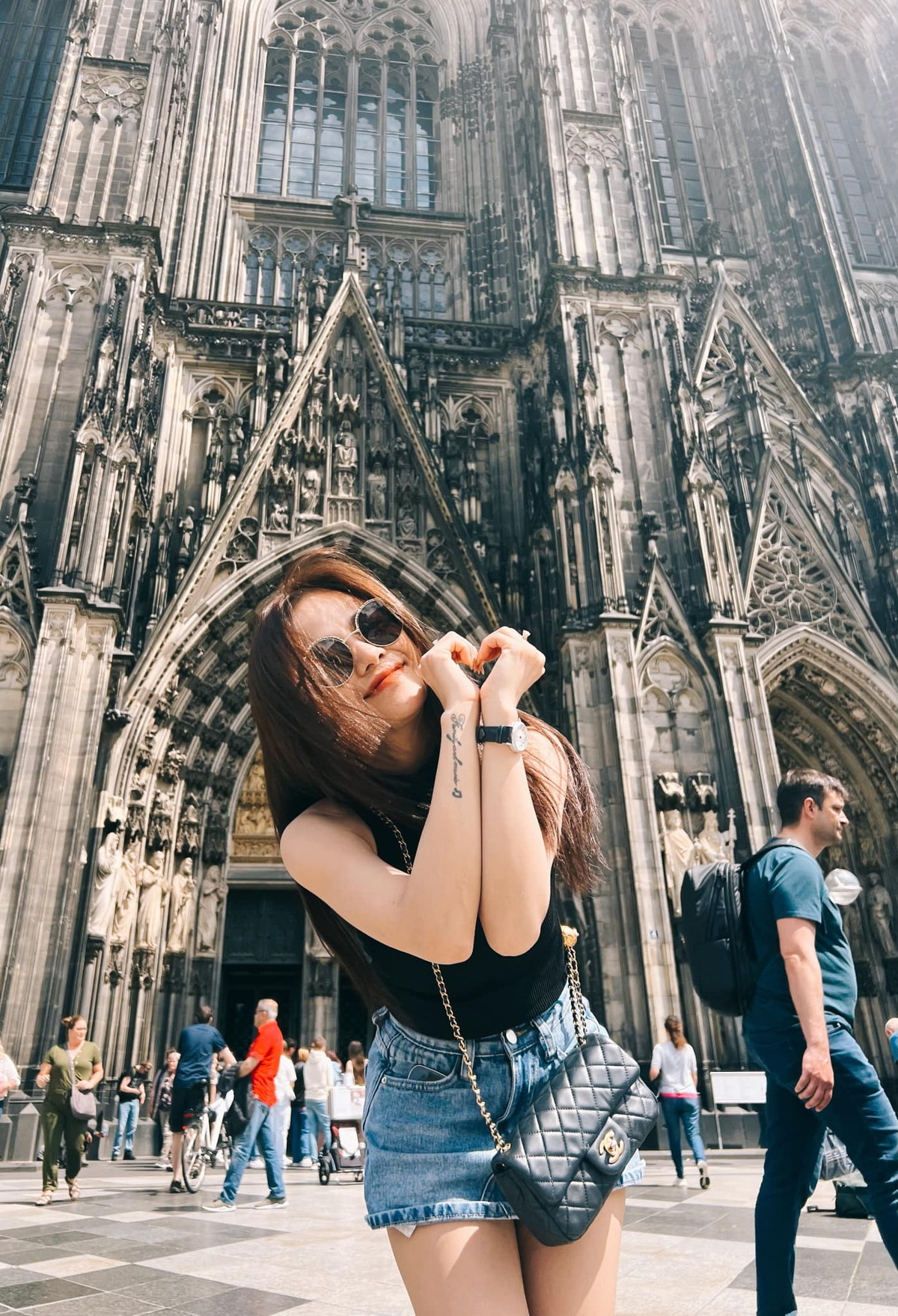 Đặc biệt, họ còn dành lời khen ngợi nhan sắc thăng hạng cùng gu thời trang bỏng mắt của người đẹp họ Võ.