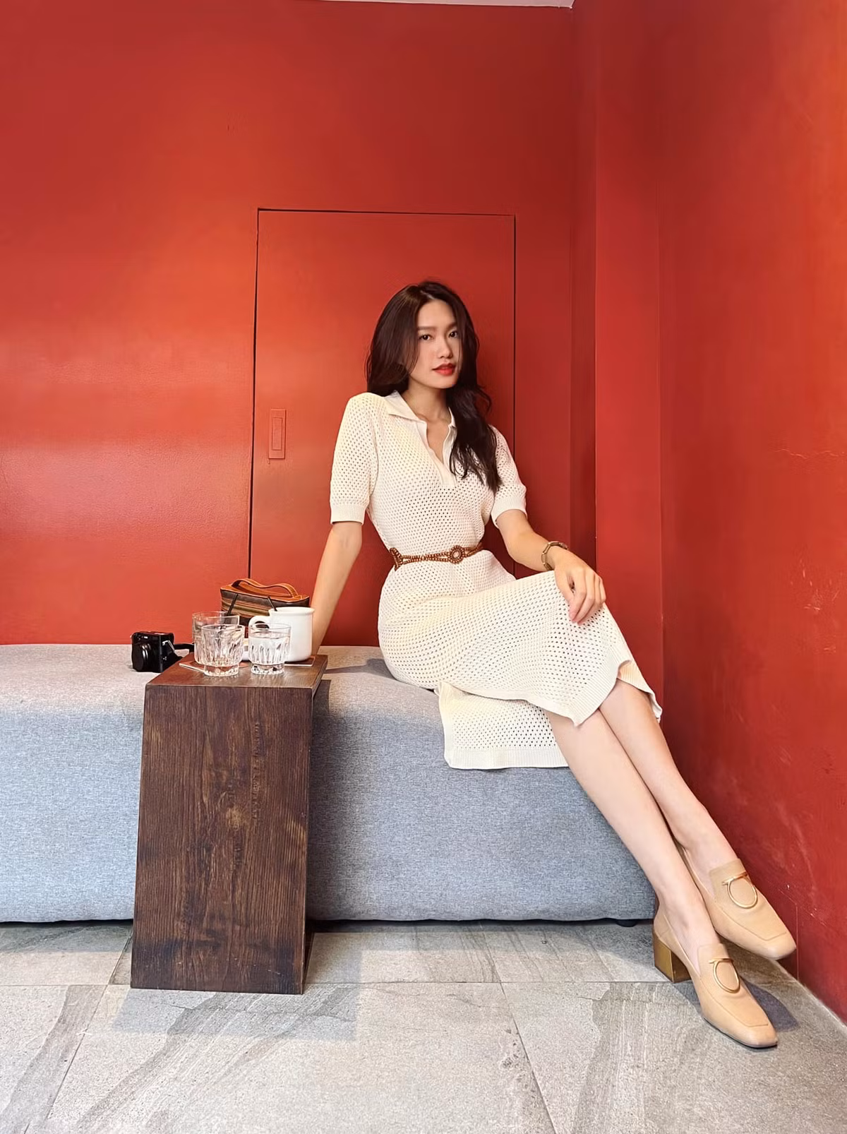 Bên cạnh đó, nàng hot girl Đại học Luật cũng thường xuyên nhận lời làm mẫu ảnh cho những thương hiệu thời trang lớn.