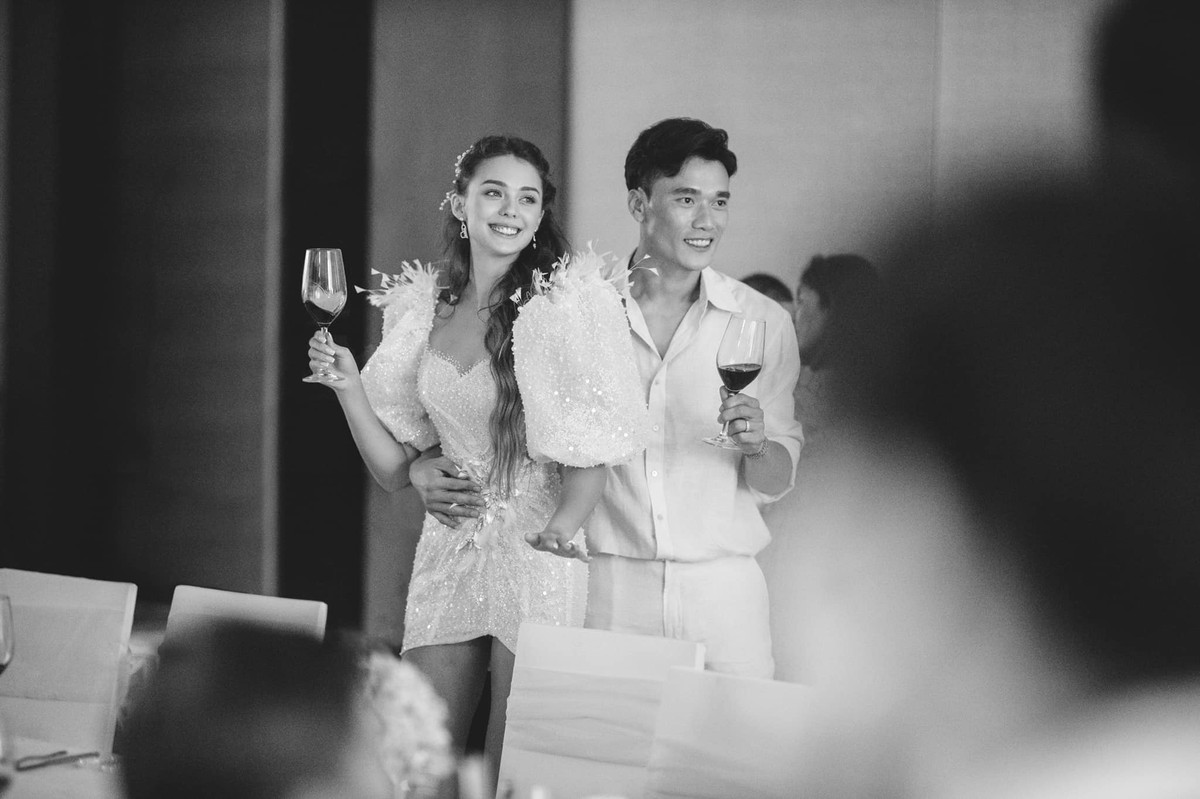 Ngày 22/5 vừa qua, Bùi Tiến Dũng tổ chức đám cưới gói gọn với một số khách mời ít ỏi ở resort sang trọng tại Hồ Tràm, Vũng Tàu.