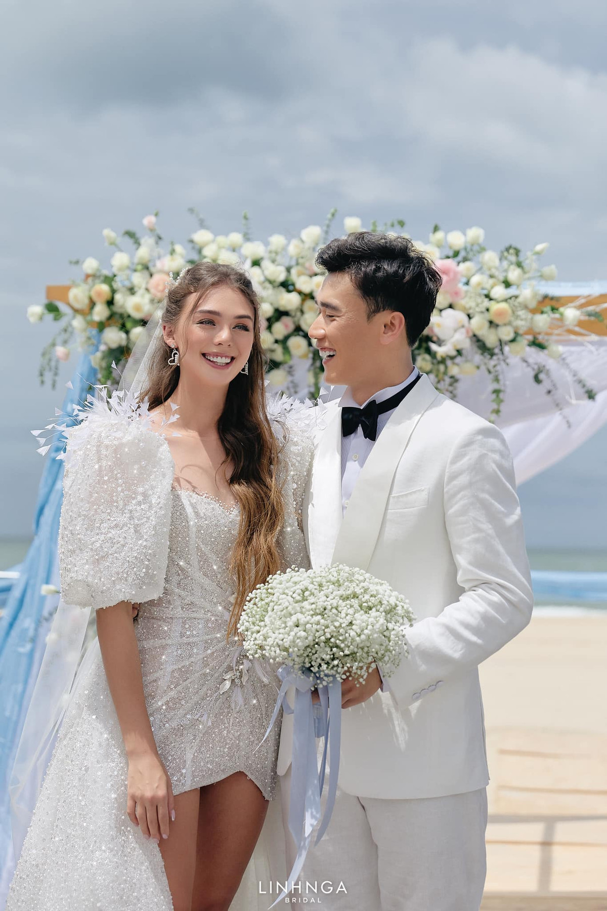 Thời gian qua vợ chồng thủ môn Bùi Tiến Dũng có nhiều động thái làm người hâm mộ cho rằng họ đang mong mỏi có con hậu đám cưới.