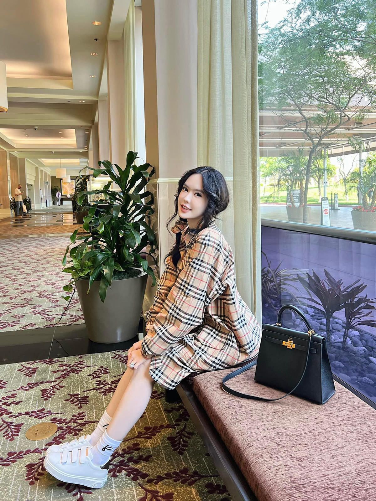 Không chỉ sở hữu ngoại hình xinh đẹp, nàng cựu hot girl Sài thành này còn được ngưỡng mộ bởi cuộc sống sang chảnh như mơ. Ảnh: Tổng hợp