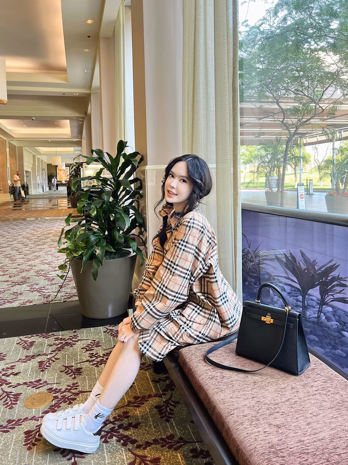 Không chỉ sở hữu ngoại hình xinh đẹp, nàng cựu hot girl Sài thành này còn được ngưỡng mộ bởi cuộc sống sang chảnh như mơ. Ảnh: Tổng hợp