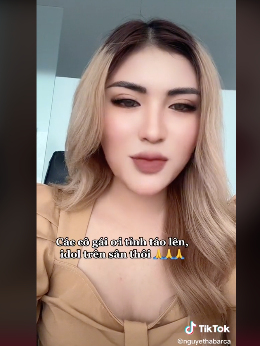 Ngay sau khi đoạn clip TikTok của Nguyệt Hà được chia sẻ, dưới phần bình luận cư dân mạng liên tục đặt ra nghi vấn về danh tính anh chàng này là Văn Toản. Ảnh: Chụp màn hình