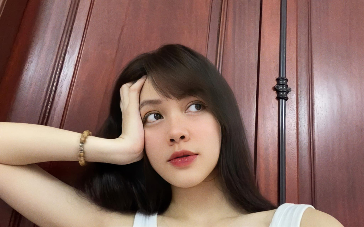 Theo dõi trang cá nhân của gái xinh này có thể thấy cô ít khi chia sẻ hình ảnh cá nhân, tuy nhiên mỗi lần đăng tải Quế Linh đều chiếm trọn trái tim netizen bởi nhan sắc quá xinh đẹp.