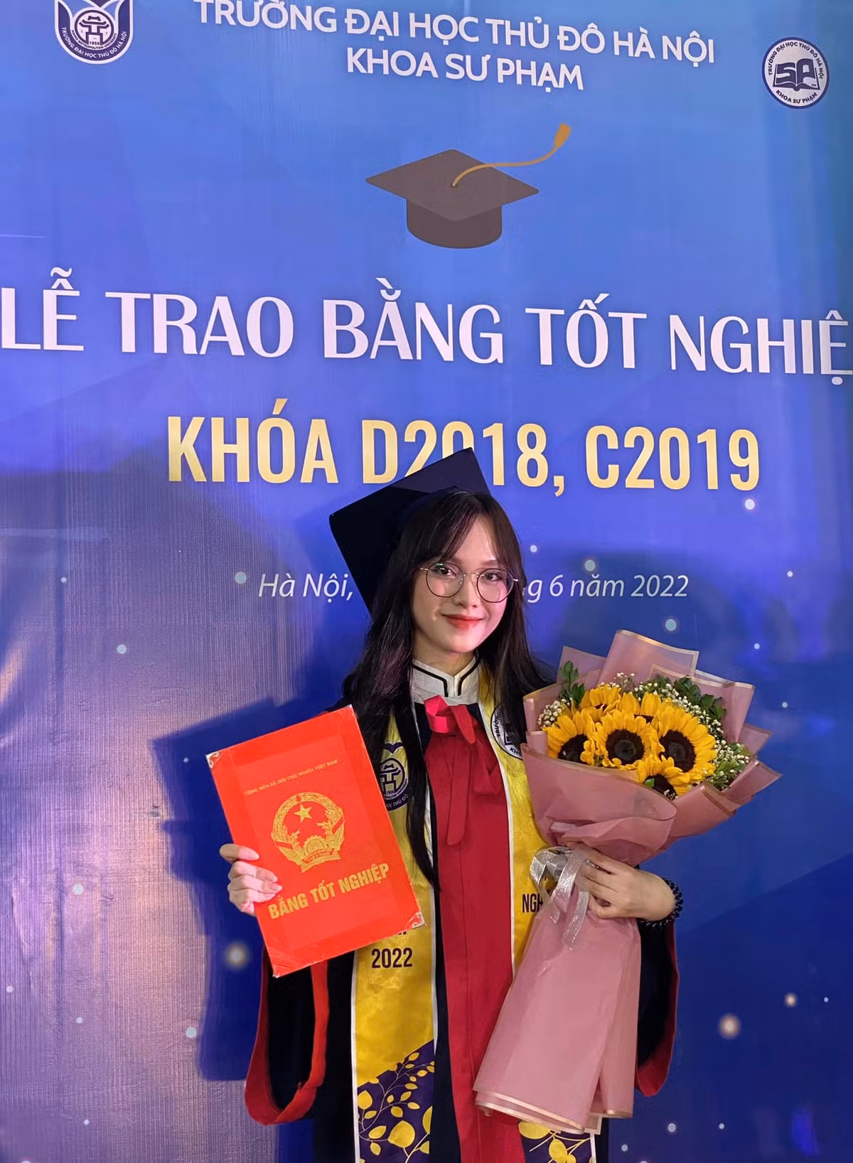 Bên cạnh việc sở hữu nhan sắc nổi bật, Quế Linh còn có bảng thành tích học tập khá đáng nể.