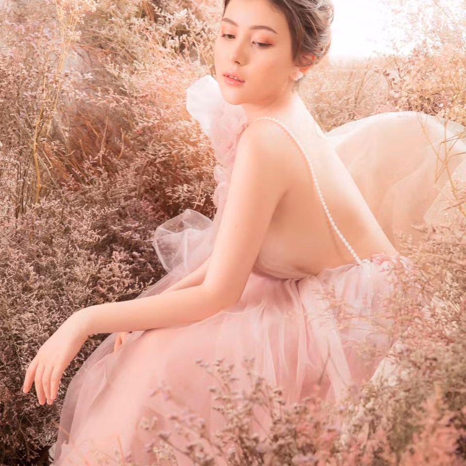 Trong khi các hot girl khác đều đi theo kiểu mẫu vóc dáng gầy gò thì Sunna lại nổi bật với vẻ ngoài đầy đặn rất riêng. Ảnh: FBNV