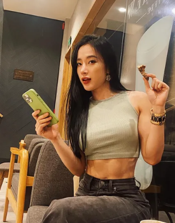 Trước khi ăn chay trường, tu tập Phật giáo, cô nàng từng là mỹ nhân "thị phi" của Vbiz.