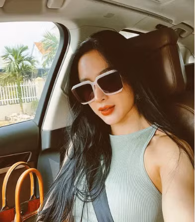 Nhờ lối sống hướng thiện mà cô nàng đã có nhiều thay đổi tích cực, nhan sắc ngày càng thăng hạng, nhận được sự yêu mến và ủng hộ nhiều hơn của khán giả. Ảnh: FBNV, IGNV