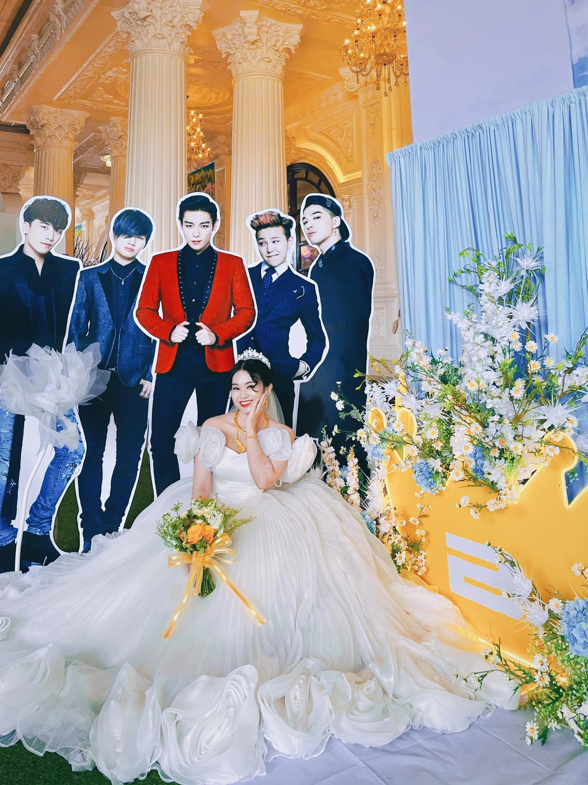 Mới đây những hình ảnh về đám cưới của cô dâu Nguyễn Thụy Thiên Trang và chú rể Lê Hải Duy, cùng sinh sống và làm việc tại TP HCM thu hút sự chú ý của cư dân mạng.