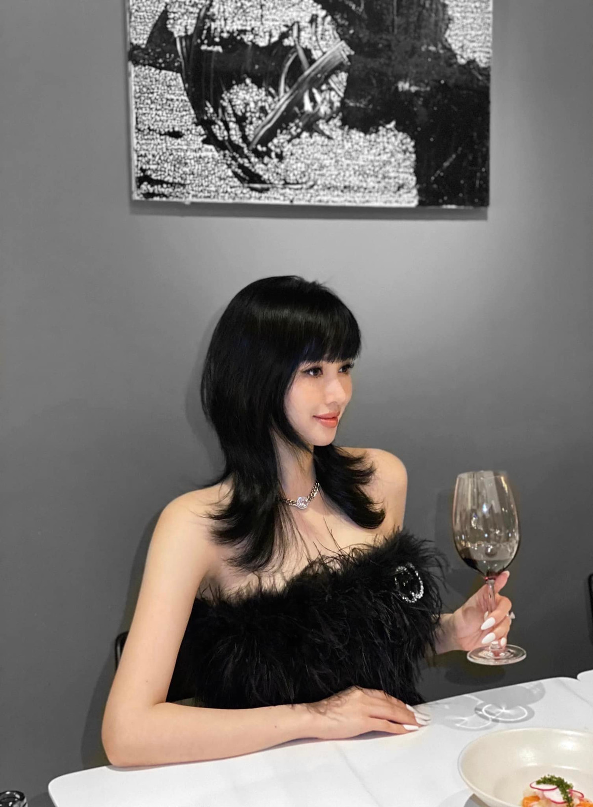 Trên trang cá nhân Tâm Tít thường xuyên chia sẻ hình ảnh gợi cảm của bản thân, nhận được nhiều sự quan tâm của khán giả.