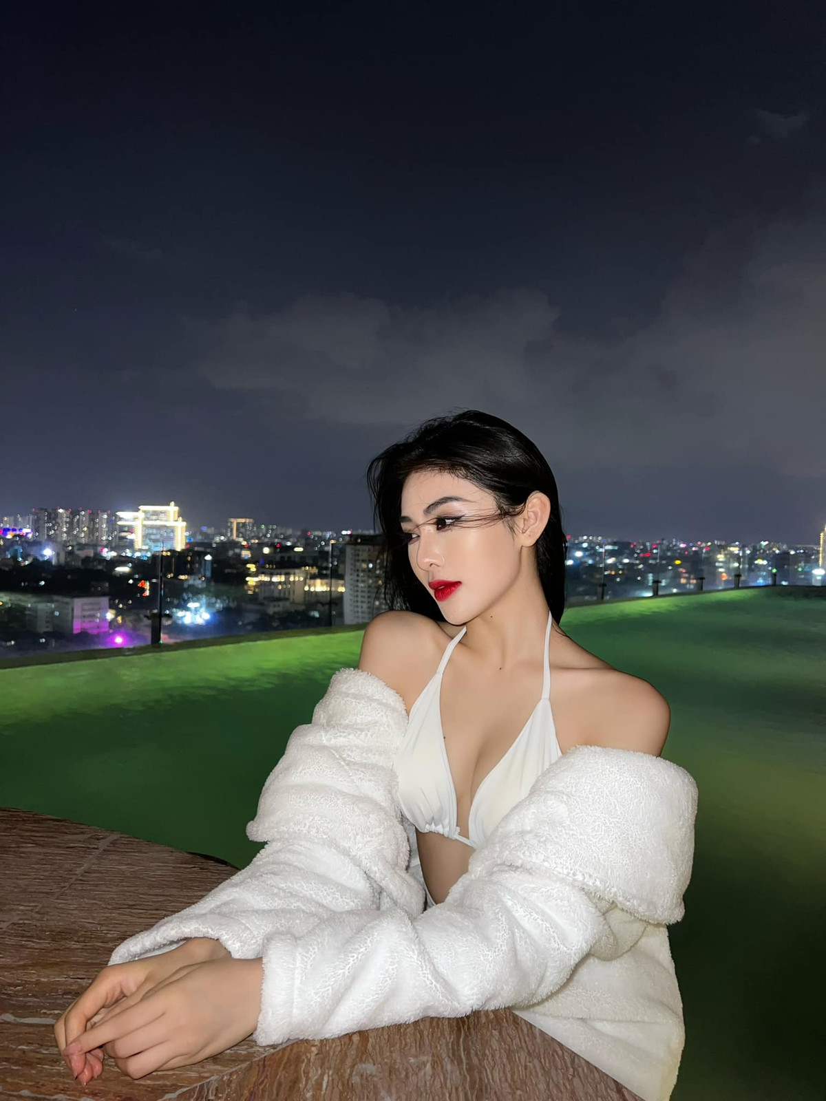 Sau nhiều năm nổi tiếng, cuộc sống cũng như nhan sắc của gái xinh này có sự thay đổi ngoạn mục làm nhiều người ngưỡng mộ.