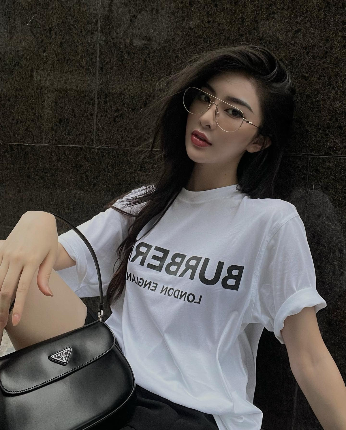 Ấn tượng với thần thái có chiều sâu của người mẫu Diệu Linh. Ảnh: FBNV